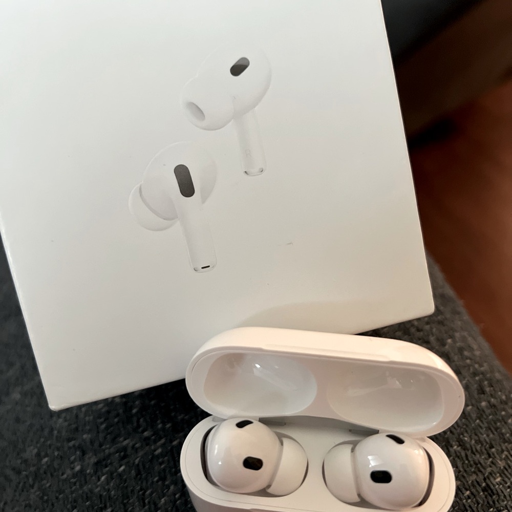 Apple AirPods Pro, 2nd Gen w/MagSafe Charging Case